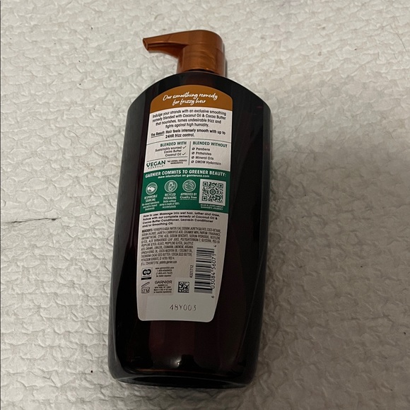 NWT Garnier Whole Blends Smoothing Shampoo - Picture 2 of 4